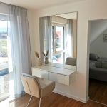 weißer Schminktisch Schlafzimmer mit Spiegel und Schubladen